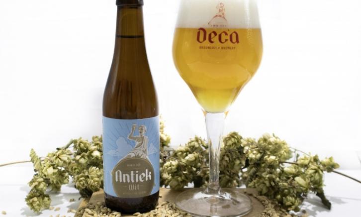 Antiek Wit Deca Brouwerij flesje en glas